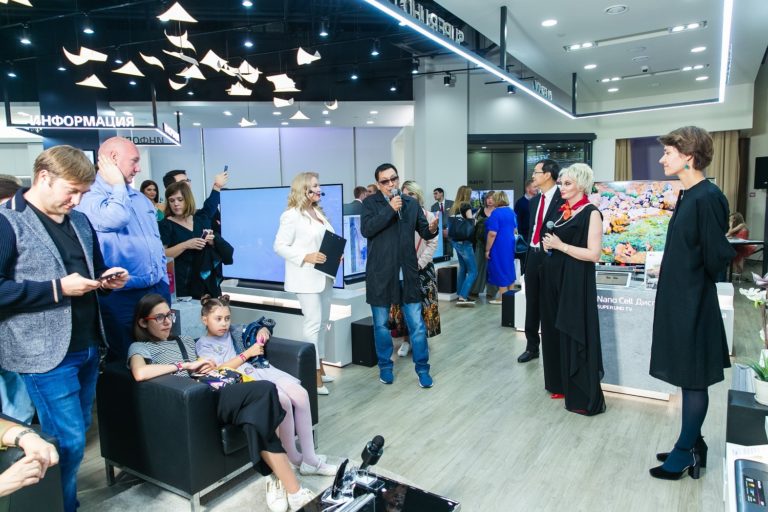 69305LG открыла первый премиальный магазин в России