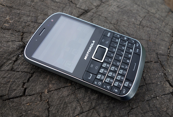 61272Обзор Motorola Defy Pro – защищенного ретро-смартфона с QWERTY-клавиатурой