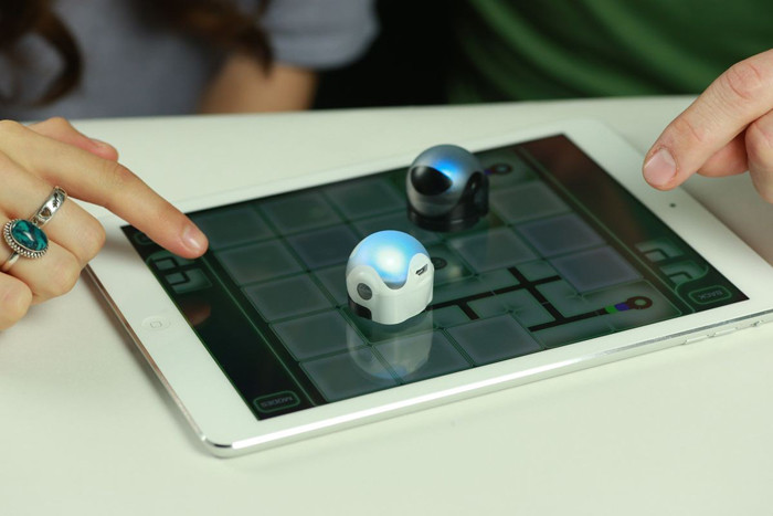91603CES 2014. С минироботами Ozobot можно устраивать гонки по поверхности iPad