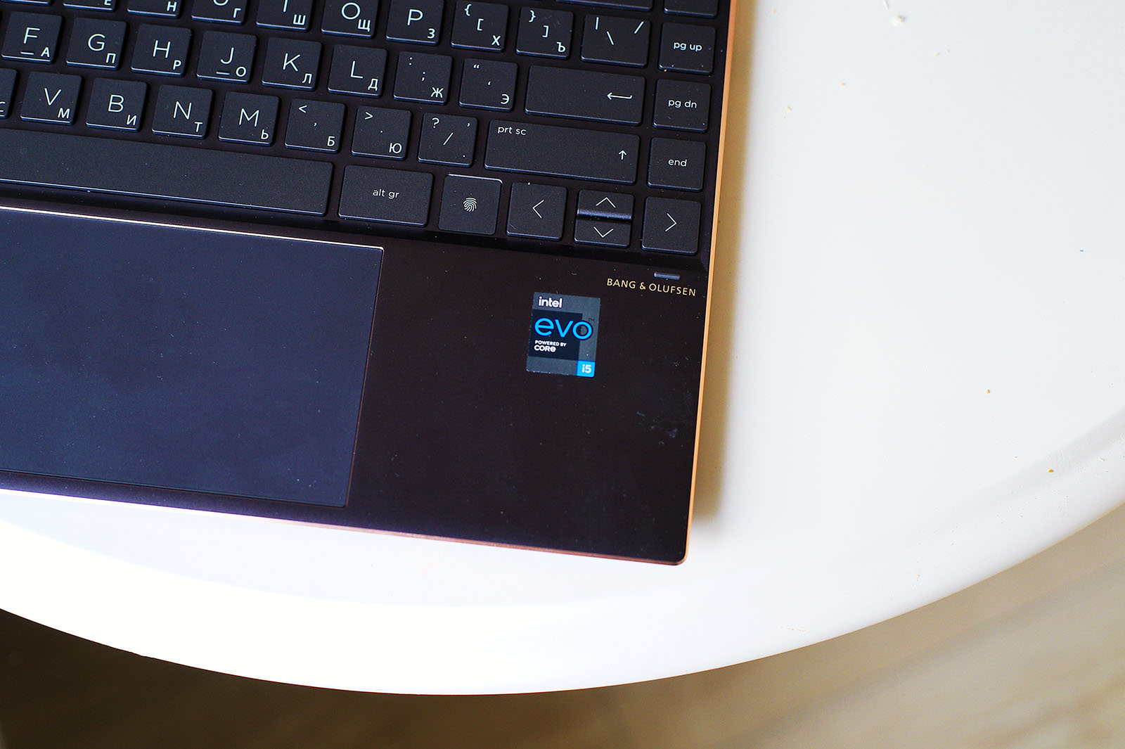 Ноутбук HP Spectre X360 14-ea0014ur: Поиграть и поработать фото