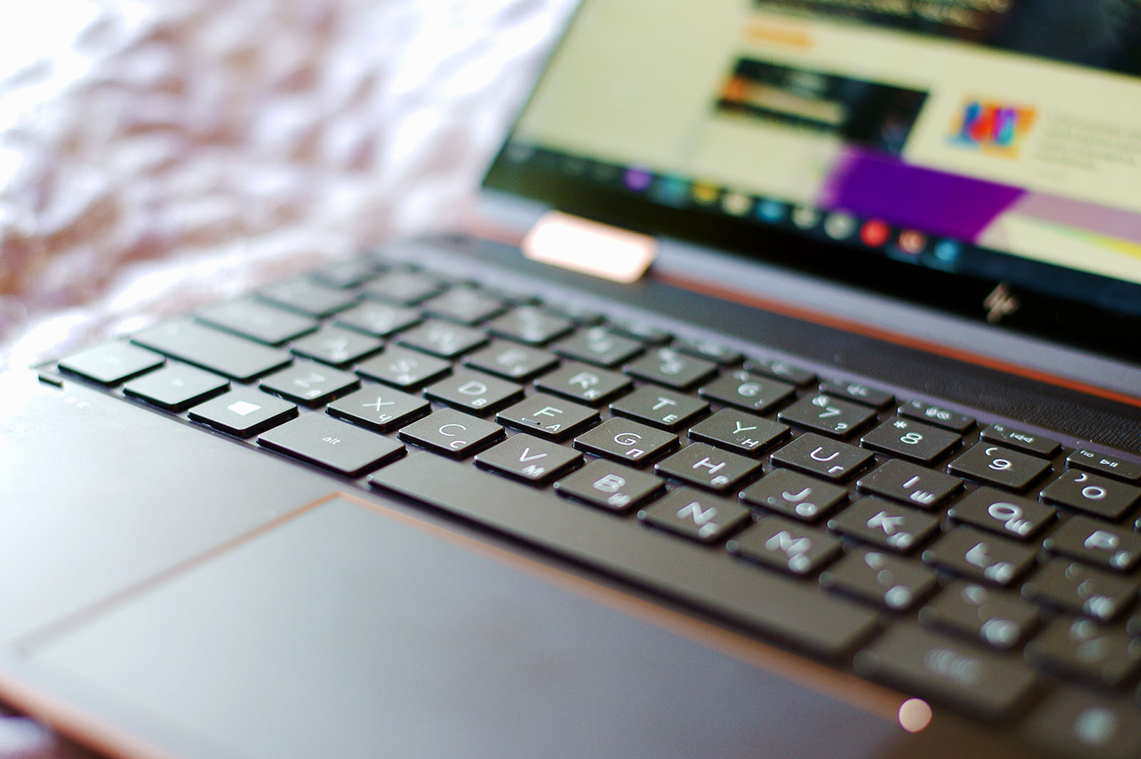 Ноутбук HP Spectre X360 14-ea0014ur: Поиграть и поработать фото