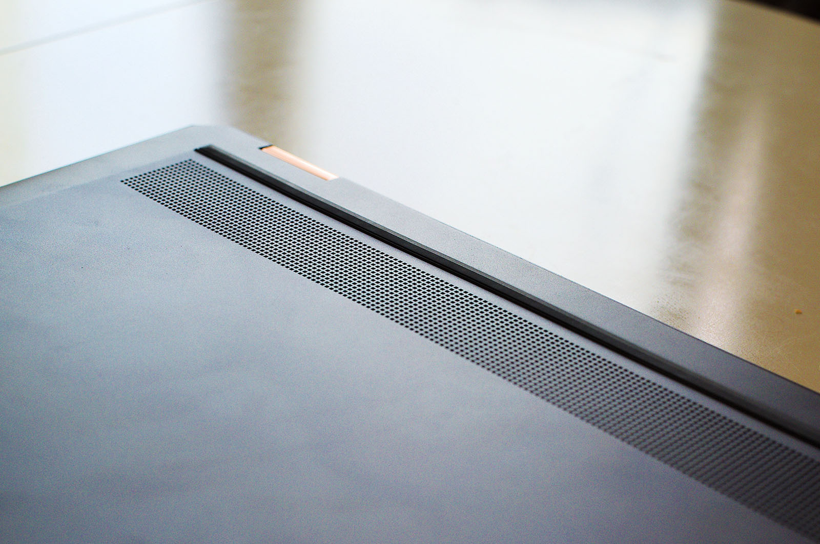 Ноутбук HP Spectre X360 14-ea0014ur: Поиграть и поработать фото