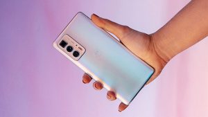 В продажу поступил смартфон Motorola Edge 20 Pro с камерой на 108 мегапикселей и оптическим зумом
