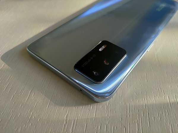 Обзор Realme GT: флагманский смартфон за доступный ценник фото
