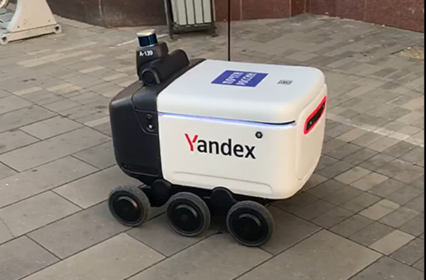 169006«Почта России» начинает доставку посылок с помощью шестиколесных роботов «Яндекса»