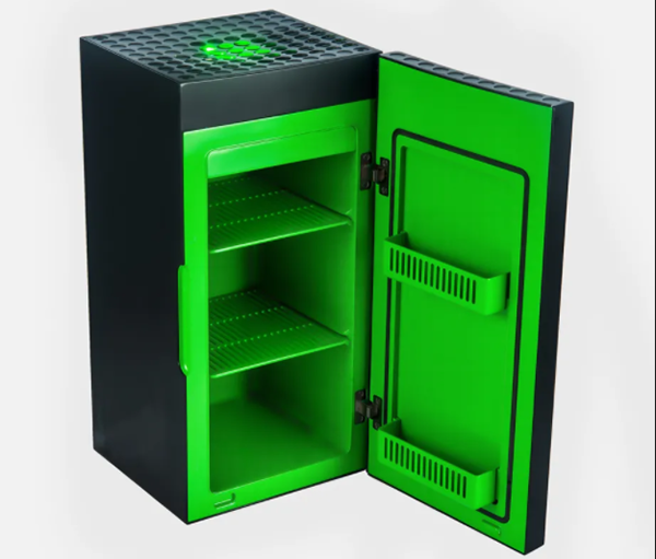 Microsoft назвала цену холодильника в стиле приставки Xbox фото