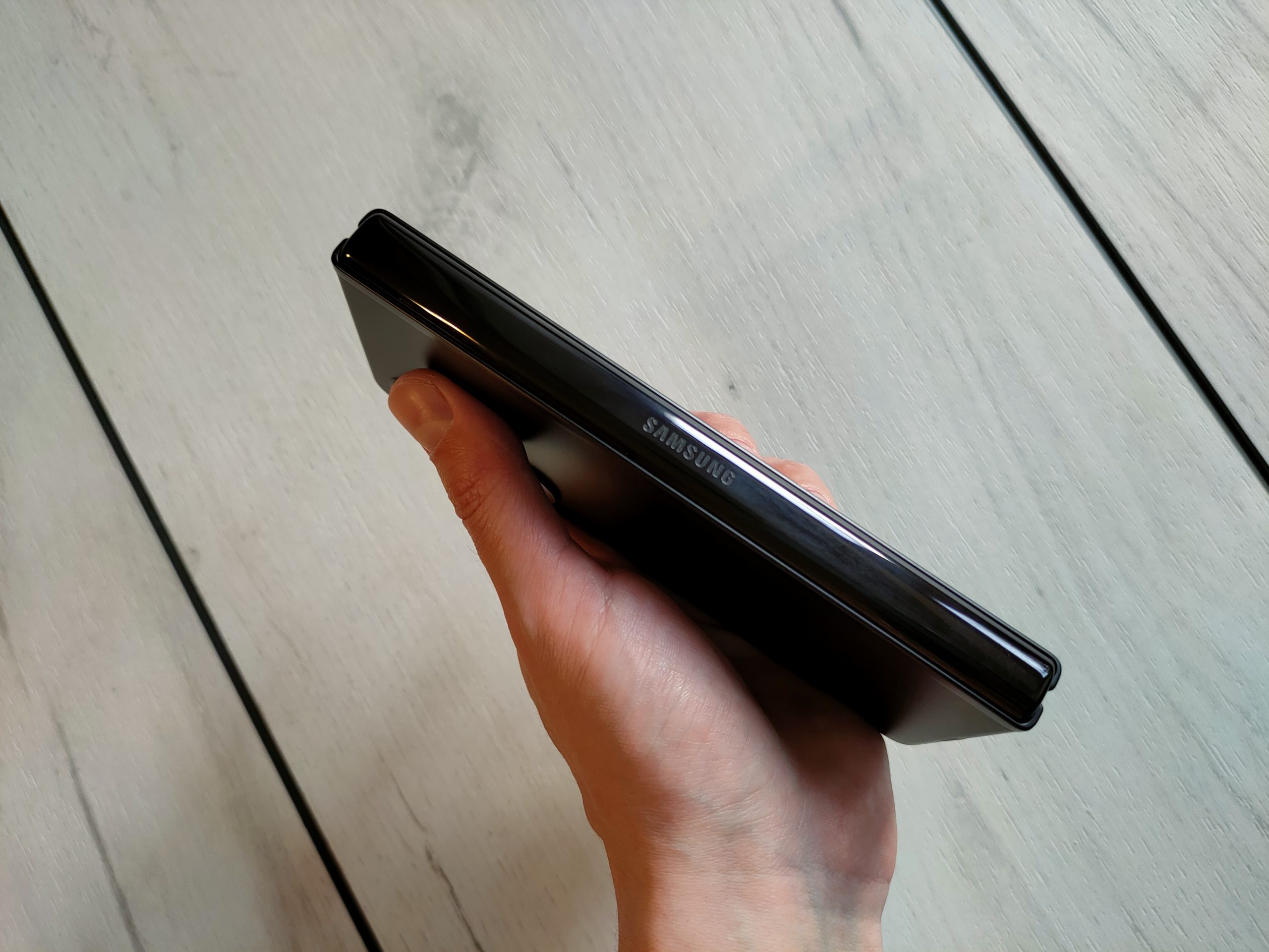 Обзор Samsung Galaxy Z Fold 3: гибрид смартфона и планшета с камерой-невидимкой картинка Обзор Samsung Galaxy Z Fold 3: гибрид смартфона и планшета с камерой-невидимкой фото