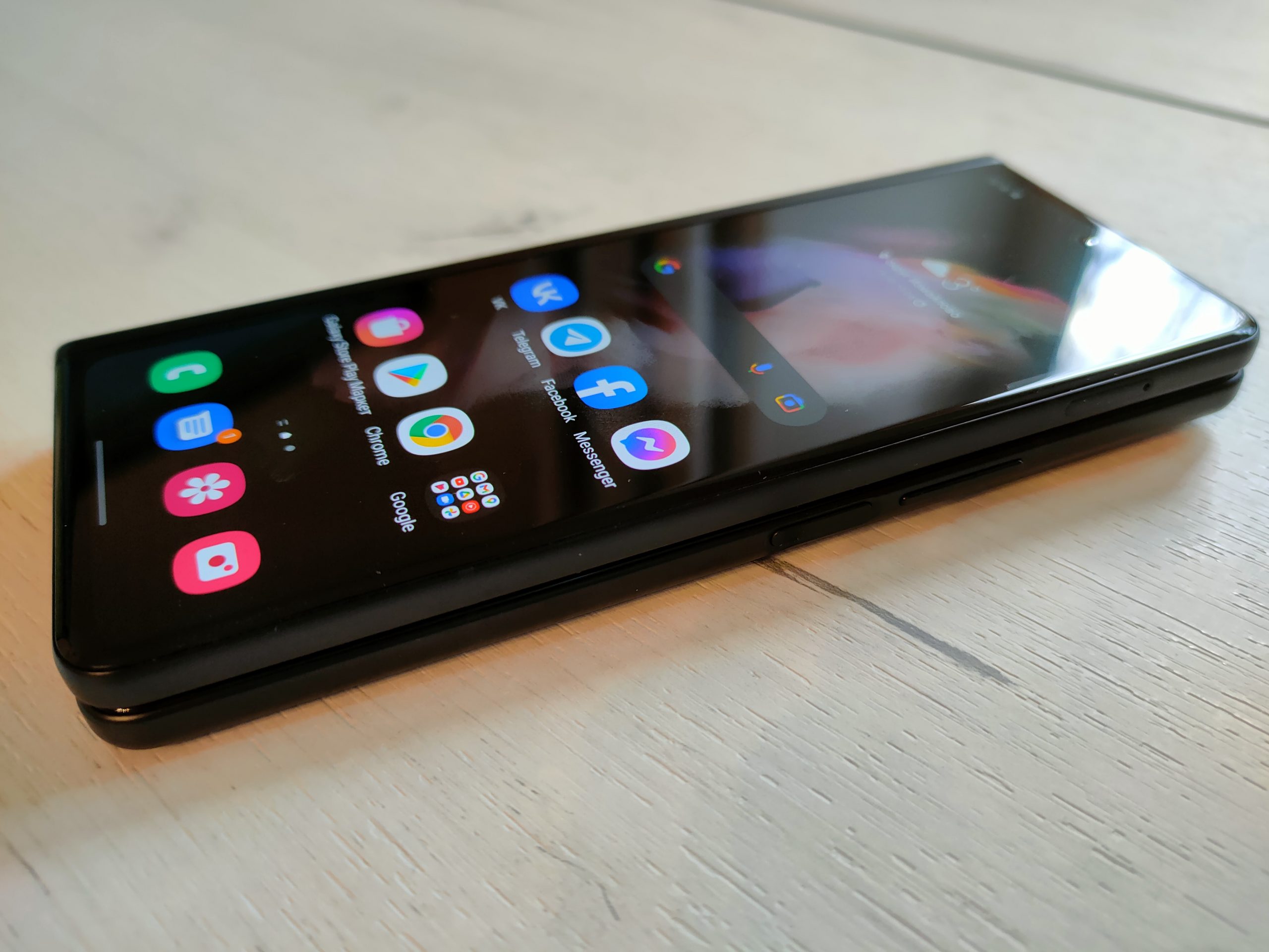 Обзор Samsung Galaxy Z Fold 3: гибрид смартфона и планшета с камерой-невидимкой картинка Обзор Samsung Galaxy Z Fold 3: гибрид смартфона и планшета с камерой-невидимкой фото