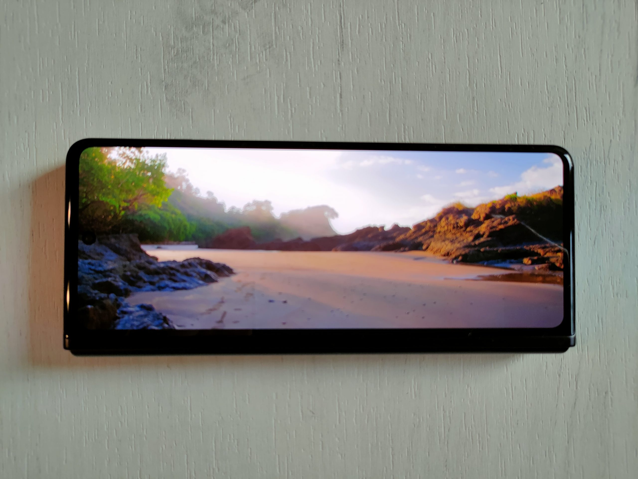 Обзор Samsung Galaxy Z Fold 3: гибрид смартфона и планшета с камерой-невидимкой картинка Обзор Samsung Galaxy Z Fold 3: гибрид смартфона и планшета с камерой-невидимкой фото