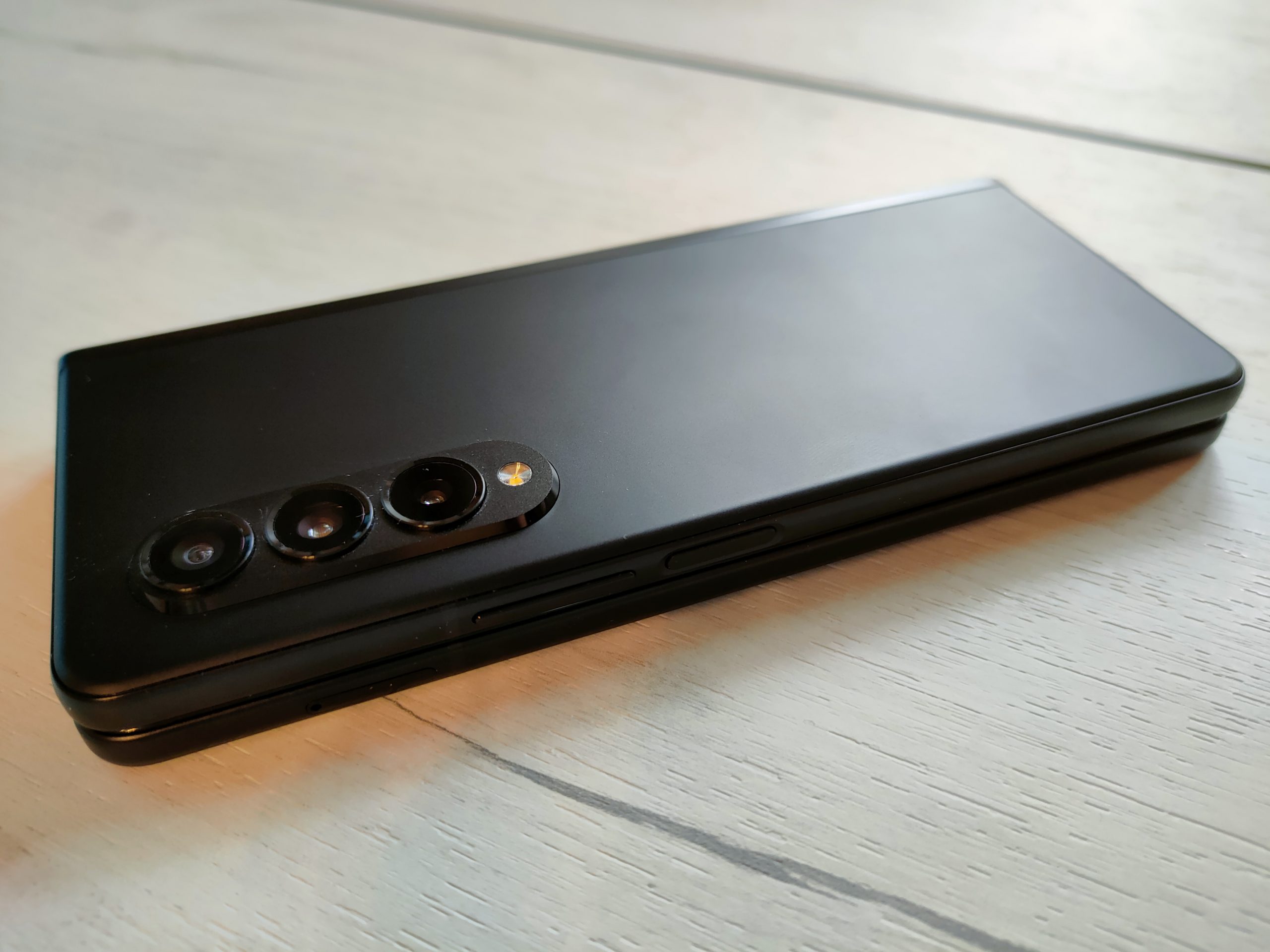 Обзор Samsung Galaxy Z Fold 3: гибрид смартфона и планшета с камерой-невидимкой картинка Обзор Samsung Galaxy Z Fold 3: гибрид смартфона и планшета с камерой-невидимкой фото