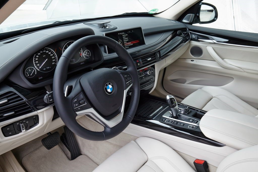 В автомобилях BMW больше не будет сенсорных экранов