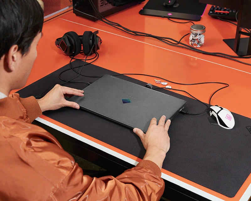 Игровая мощность в компактном корпусе: Как HP OMEN 15-en1020ur помогает человечеству стать лучше фото