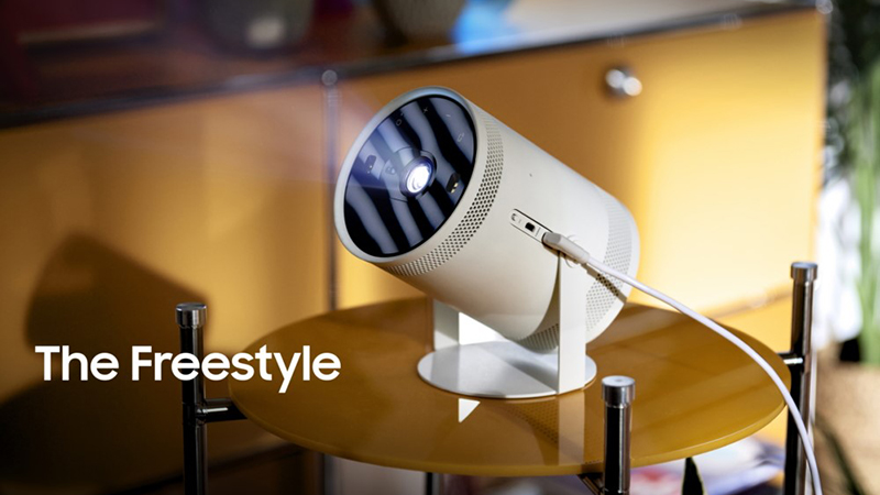 В РФ уже можно заказать необычный проектор Samsung The Freestyle с функцией светильника фото