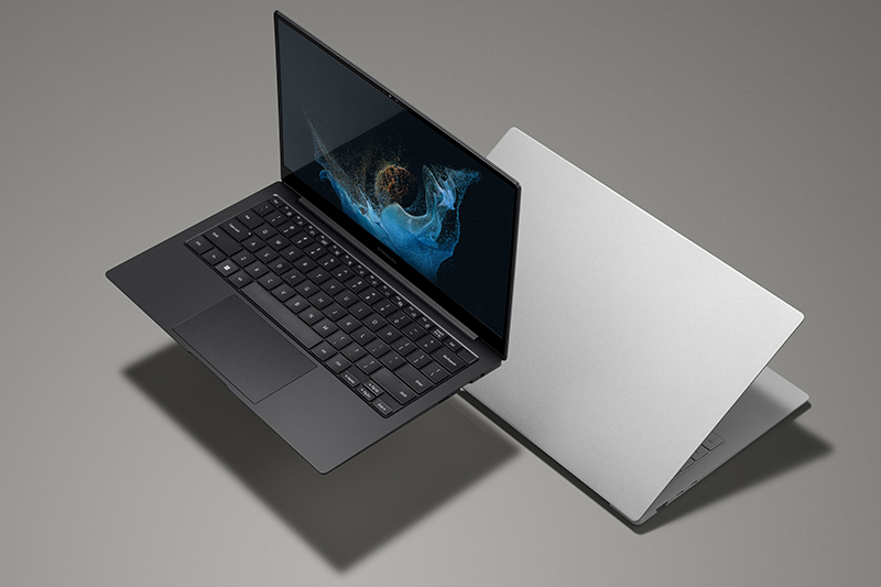 Samsung возвращается на российский рынок ноутбуков с двумя интересными моделями фото