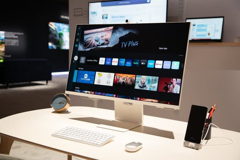 Самые ожидаемые мониторы 2022 года: Samsung, Apple и другие фото