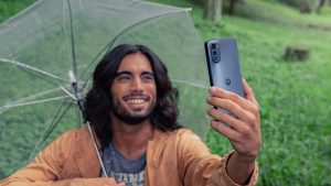 Motorola Moto E32s: бюджетный смартфон с 90-герцевым экраном и тройной задней камерой