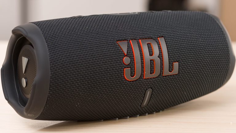 252536Обзор Bluetooth-колонки JBL Charge 5