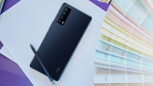 TCL Stylus 5G: смартфон с огромным экраном и стилусом в комплекте