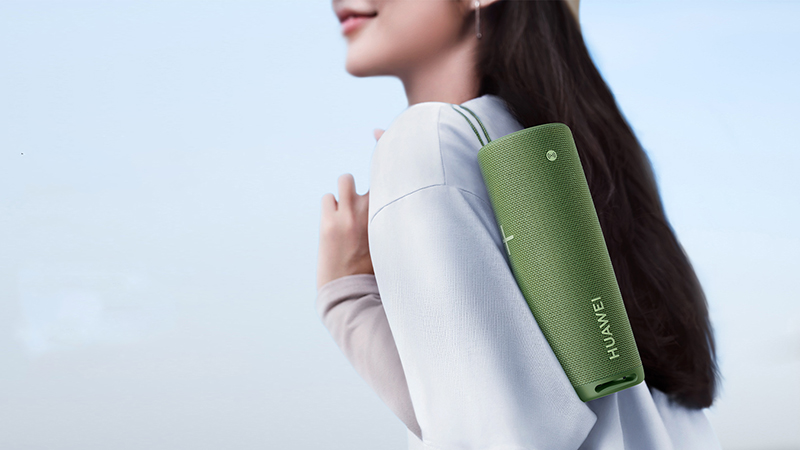 В Россию приехала Bluetooth-колонка Huawei Sound Joy с NFC, быстрой зарядкой и защитой по IP67 фото