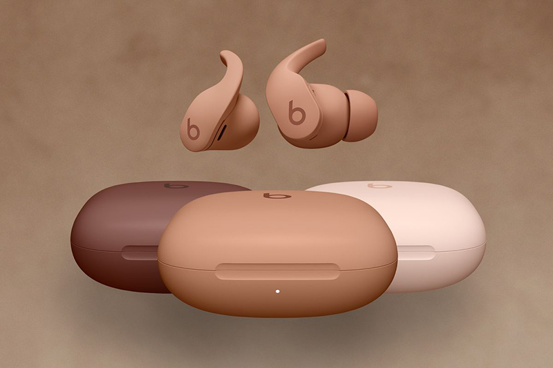 Apple выпустила наушники в содружестве с Ким Кардашьян фото