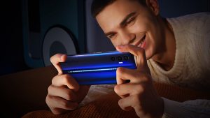 Лучшие премьеры недели: от планшета Motorola с четырьмя динамиками до 6,9-дюймового смартфона для рынка РФ