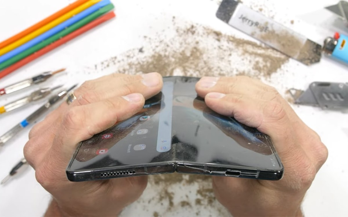 Samsung Galaxy Z Flip4 прошел испытания на устойчивость к царапинам, выгорание дисплея и сгибание
