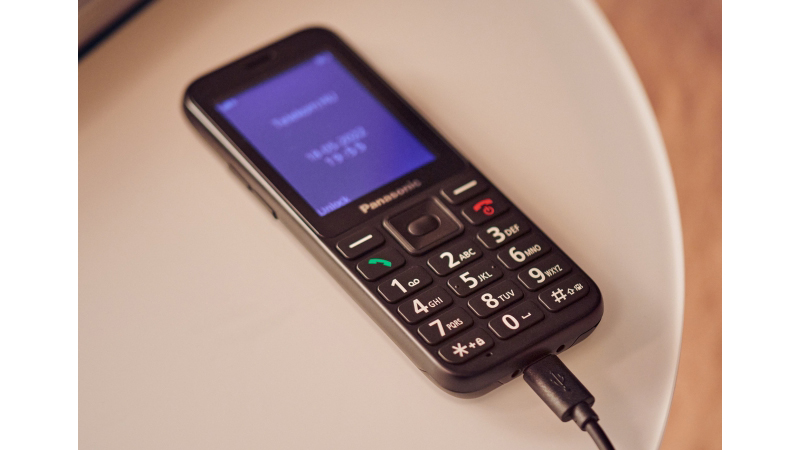 Panasonic KX-TU250: кнопочный телефон с поддержкой LTE и портом USB Type-C фото