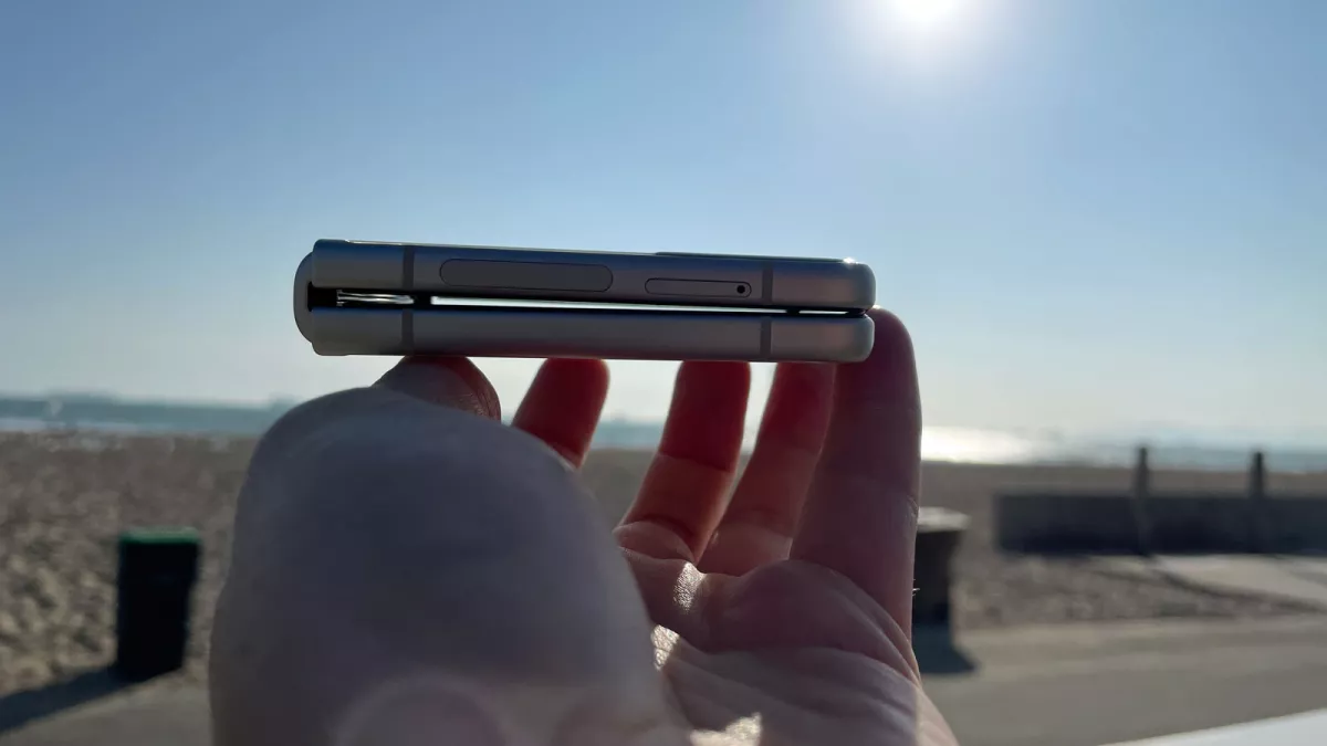 обзор samsung z flip. Samsung galaxy z flip фиолетовый. Samsung z flip 4. Samsung galaxy z flip. Samsung z flip 3 обзор.