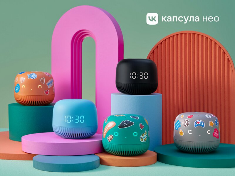 В РФ представлена недорогая смарт-колонка «VK Капсула Нео» с экраном и Марусей фото