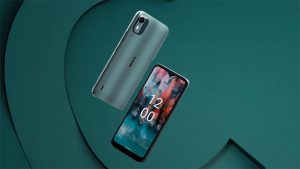 Представлен компактный недорогой смартфон Nokia C12 со съемной батареей