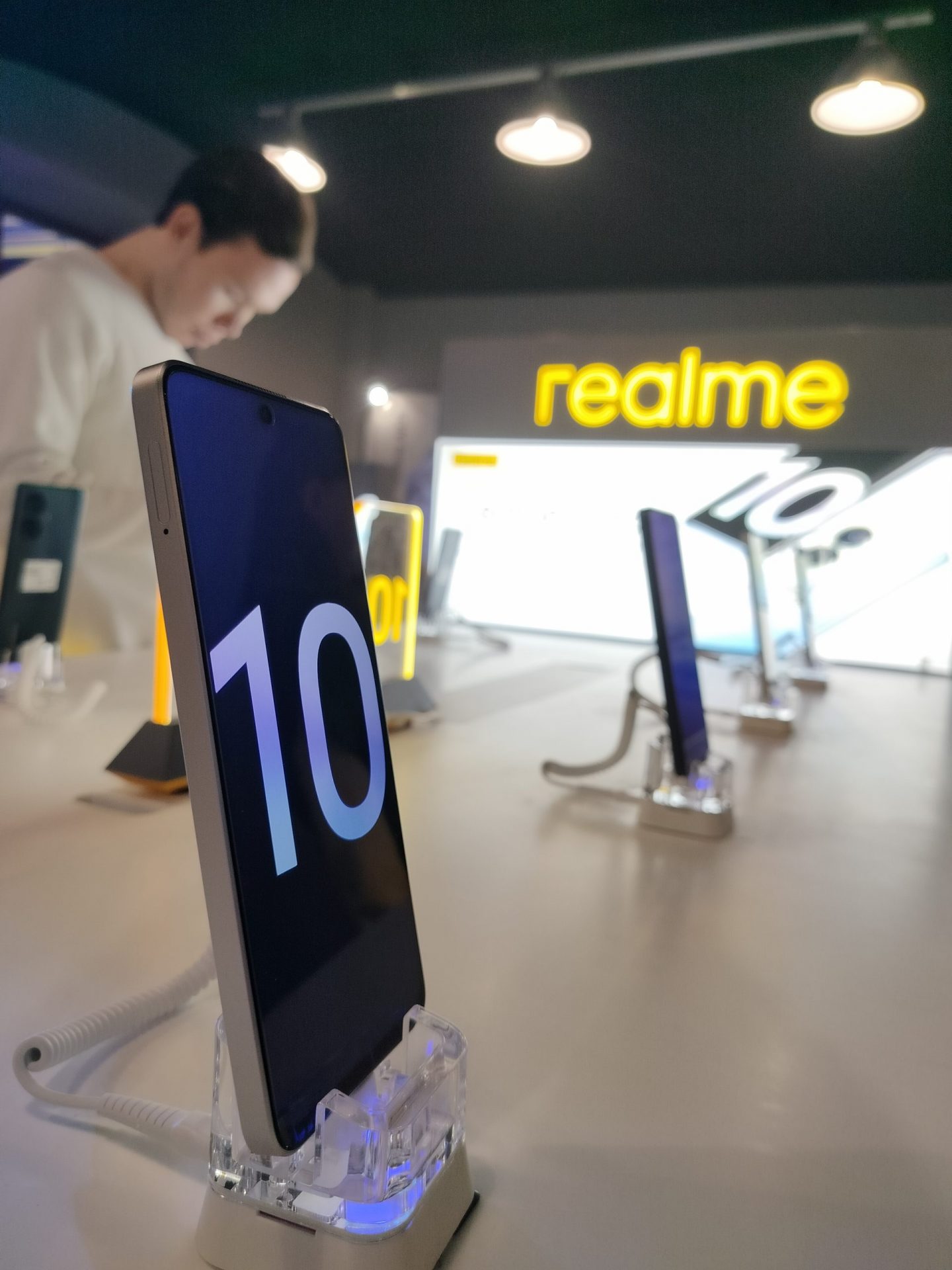 Смартфоны realme серии 10 Pro поступили в продажу в России