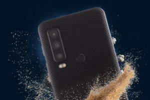 Motorola Defy 2: защищенный смартфон со спутниковой связью и беспроводной зарядкой