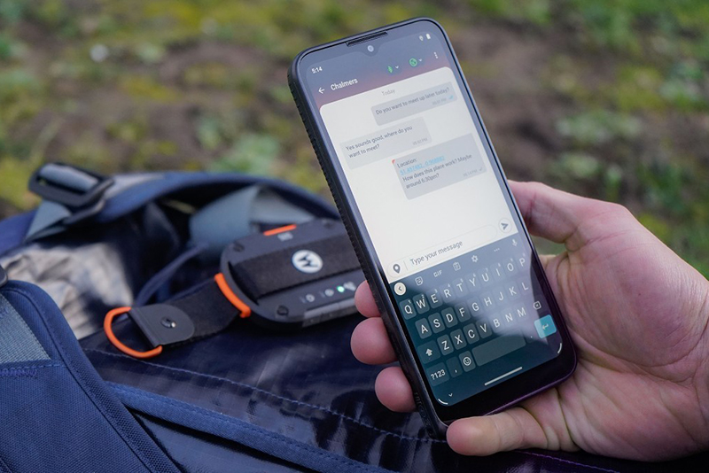 Motorola Defy 2: защищенный смартфон со спутниковой связью и беспроводной зарядкой фото