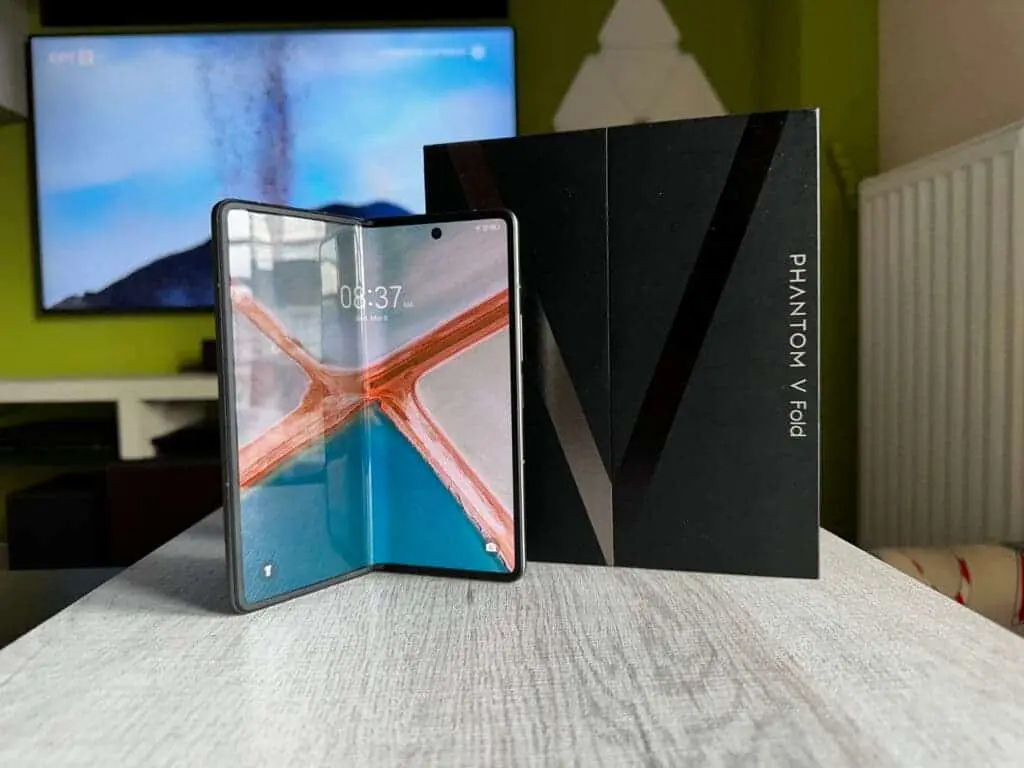 Обзор Tecno Phantom V Fold: складной дизайн картинка Обзор Tecno Phantom V Fold