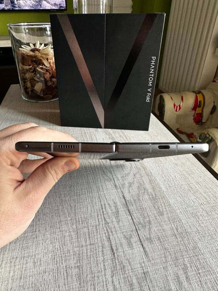 Обзор Tecno Phantom V Fold: складной дизайн картинка Обзор Tecno Phantom V Fold