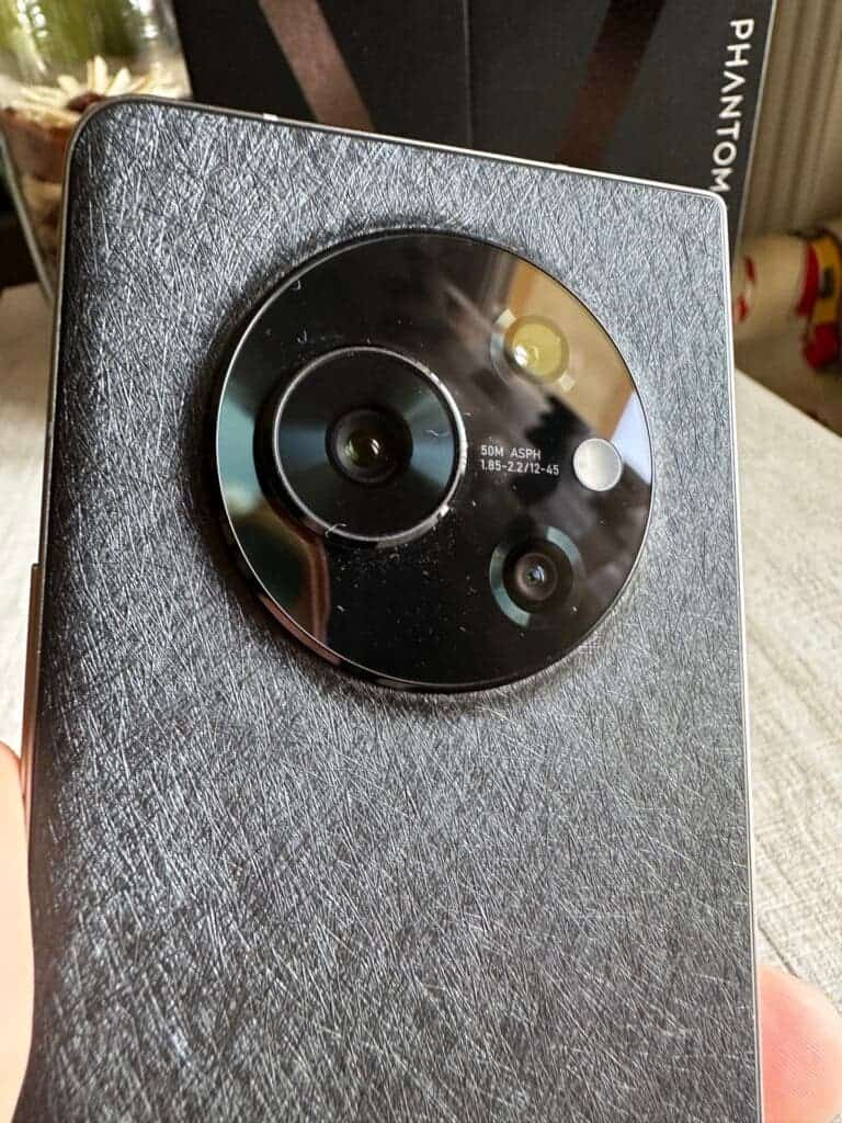 Обзор Tecno Phantom V Fold: складной дизайн картинка Обзор Tecno Phantom V Fold