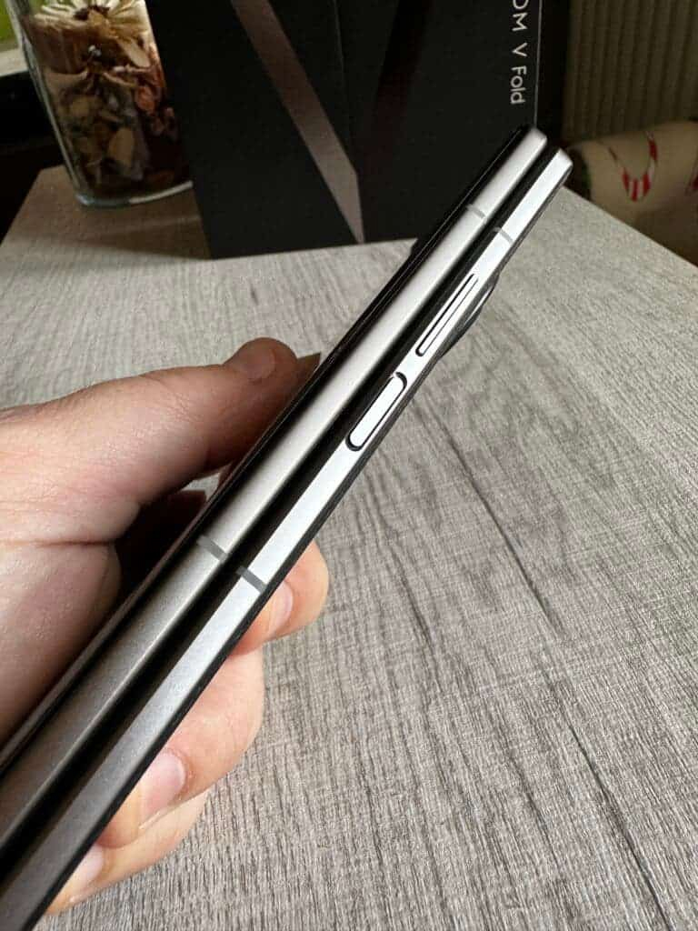 Обзор Tecno Phantom V Fold: складной дизайн картинка Обзор Tecno Phantom V Fold