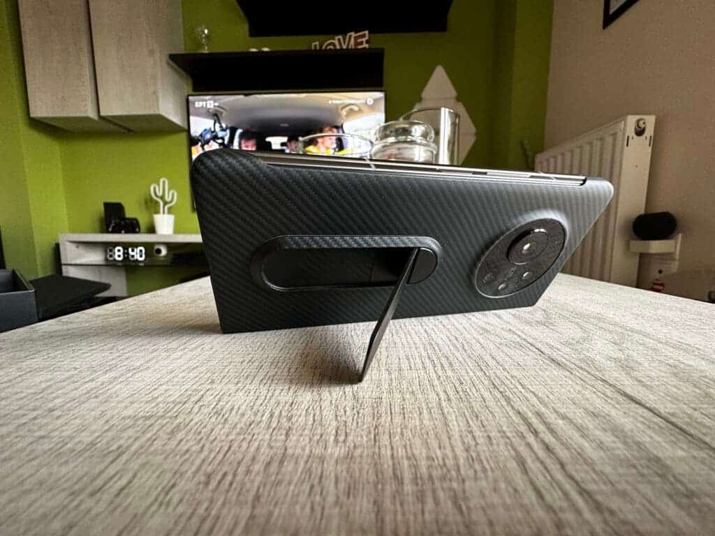 Обзор Tecno Phantom V Fold: складной дизайн картинка Обзор Tecno Phantom V Fold