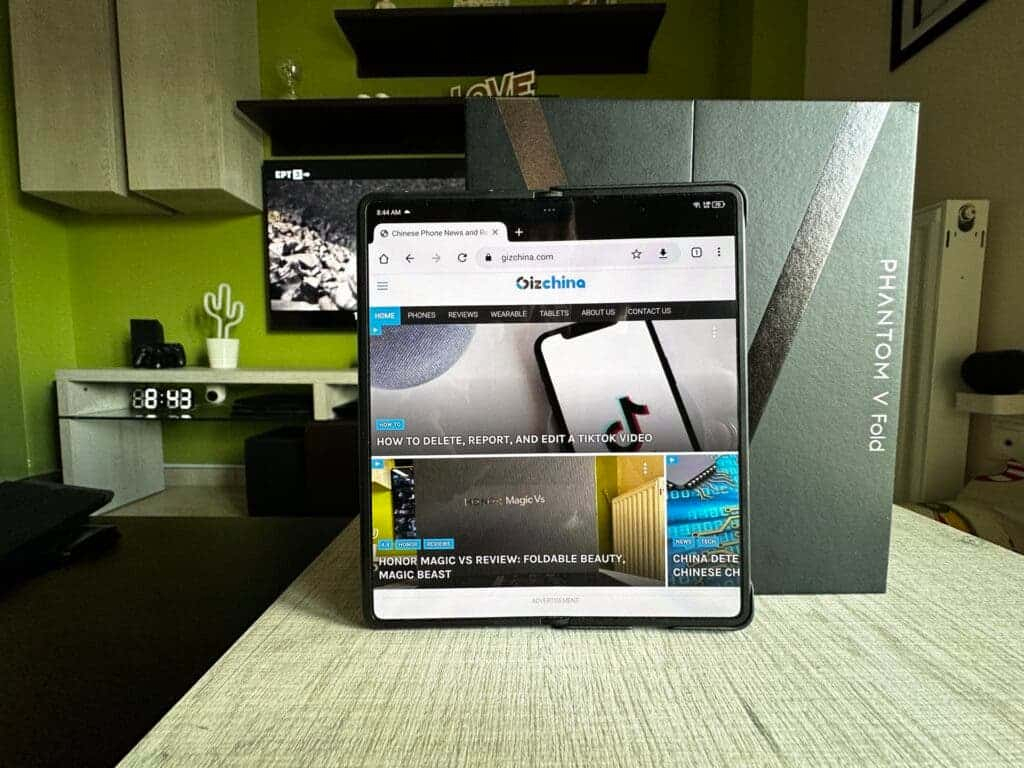 Обзор Tecno Phantom V Fold: складной дизайн картинка Обзор Tecno Phantom V Fold: складной дизайн фото