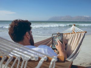 Лучшие премьеры недели: от пары ридеров с цветными экранами E Ink до необычного кнопочного смартфона Philips