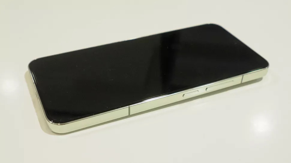 Обзор Xiaomi 13: элегантный и изысканный подражатель iPhone