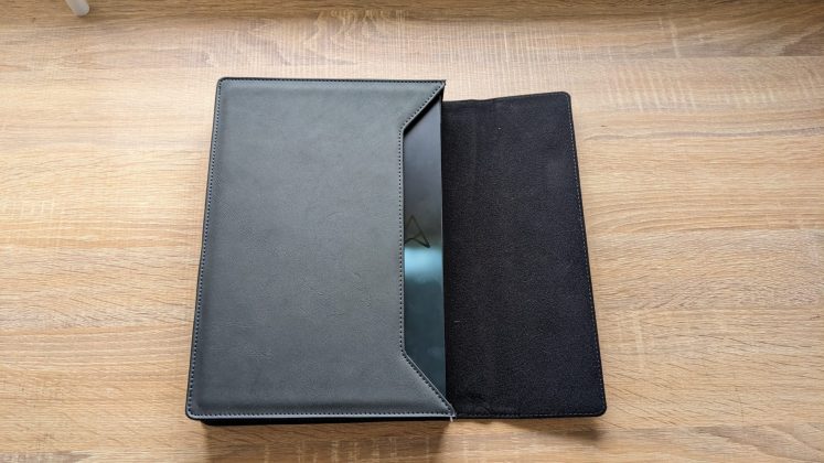 Asus Zenbook 17 Fold OLED: будущее за складными устройствами фото