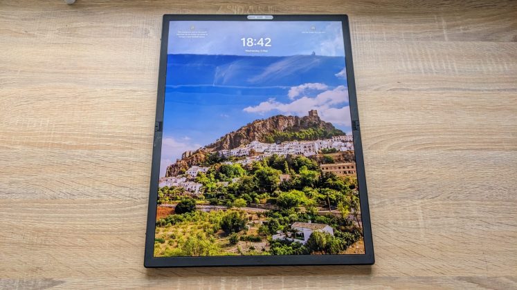 Asus Zenbook 17 Fold OLED: будущее за складными устройствами фото