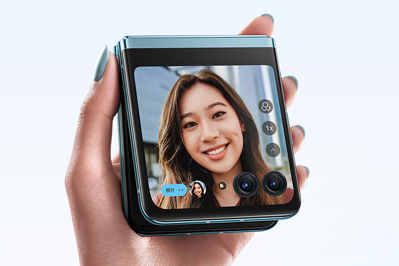 Представлен раскладной смартфон Motorola Razr 40 Ultra с огромным внешним экраном фото