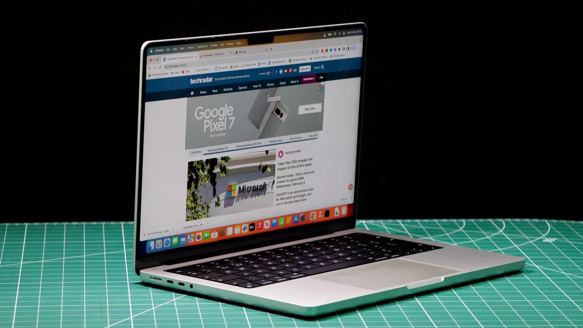 MacBook Air 15" против MacBook Pro 14": какой MacBook лучше выбрать? фото
