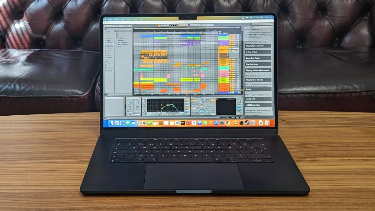 MacBook Air 15" против MacBook Pro 14": какой MacBook лучше выбрать? фото