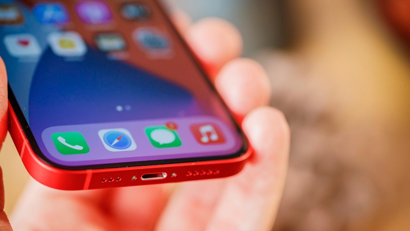 iPhone 12 против iPhone 15: пора обновляться? фото