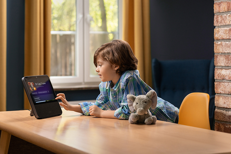 Xiaomi и «Яндекс» представили первый смарт-экран с Алисой фото