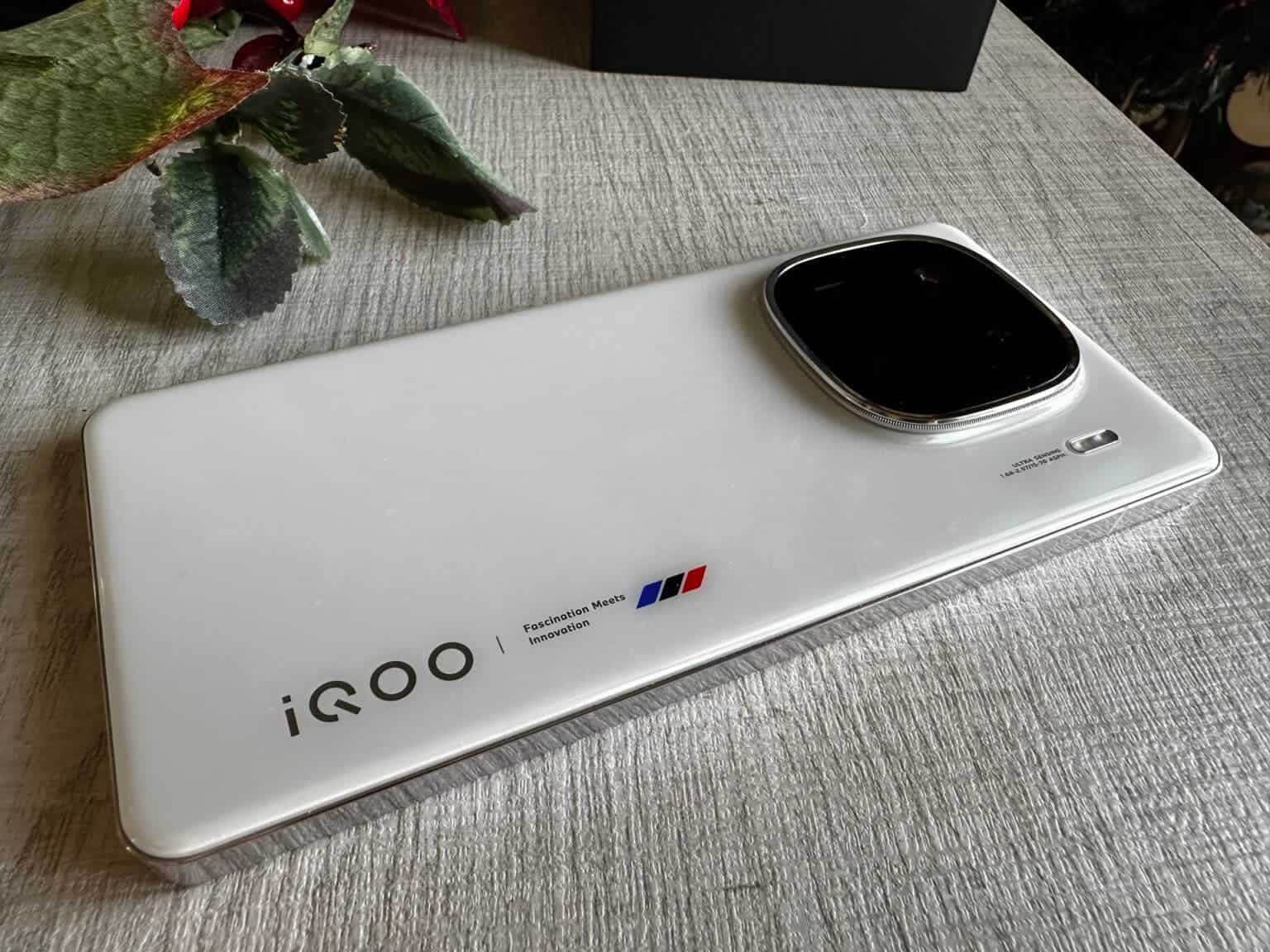 IQOO 12: мощность флагмана с Snapdragon 8 Gen 3 фото