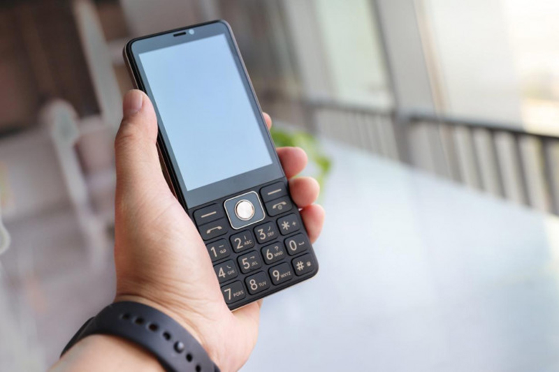 272546Coolpad Golden Century Y60: кнопочный телефон с поддержкой 5G и экраном как у iPhone